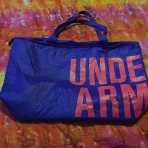 Like new Under Armor tote/gym bag